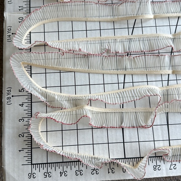 Vintage 1940s Off-White Sheer Pleated Trim with Red Overlock Edge – 11 Yards - Picture 7 of 13